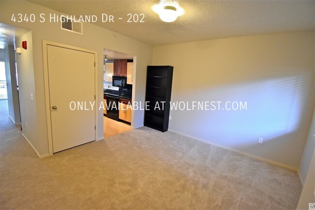 Building Photo - Beautiful 2 Bedroom Holladay Condo!