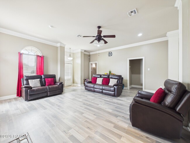 Building Photo - 430 Planters Row