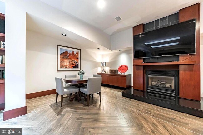 Building Photo - 1600 Arch St