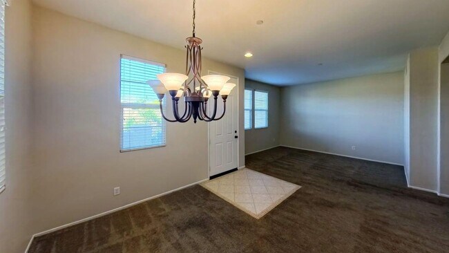 Building Photo - 1800 E Lakeshore Dr