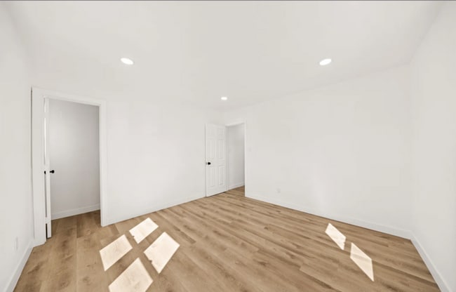 Building Photo - 2925 W Shorb St