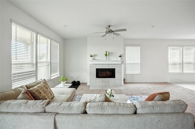 Building Photo - 604 Bronze Forest Dr