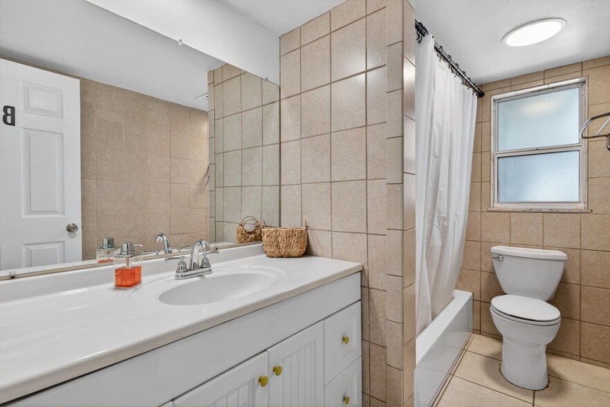 Building Photo - 1781 Coral Point Dr