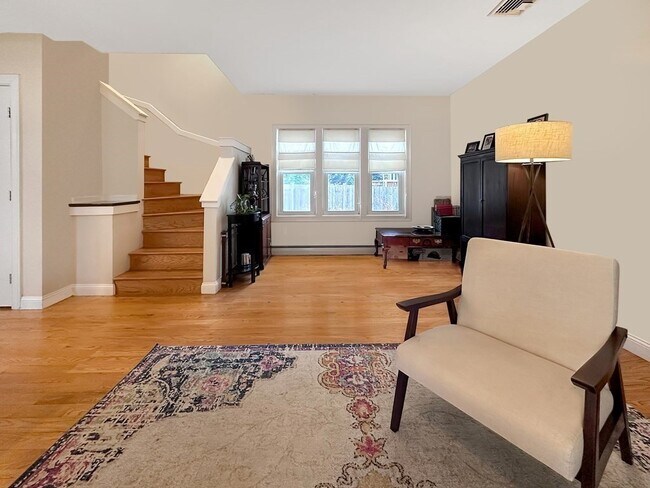 Building Photo - 15 Hubbard St