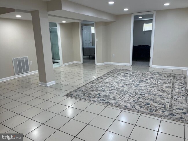 Building Photo - 1422 E St