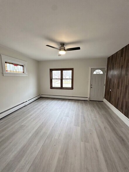 Building Photo - 311 E Grove St