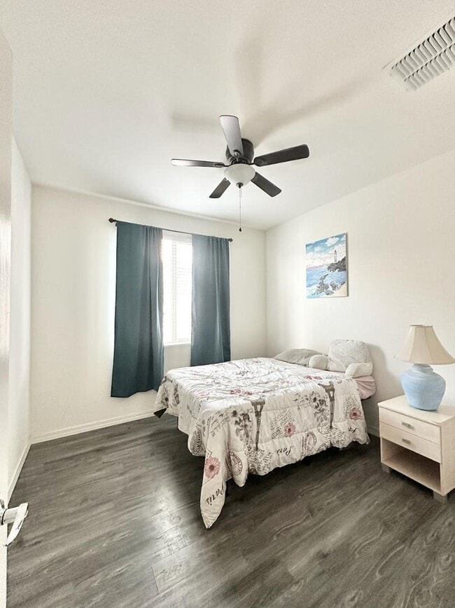 Building Photo - 16492 W Caldwell St