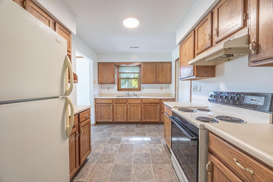 Building Photo - 44 Arlington Ct