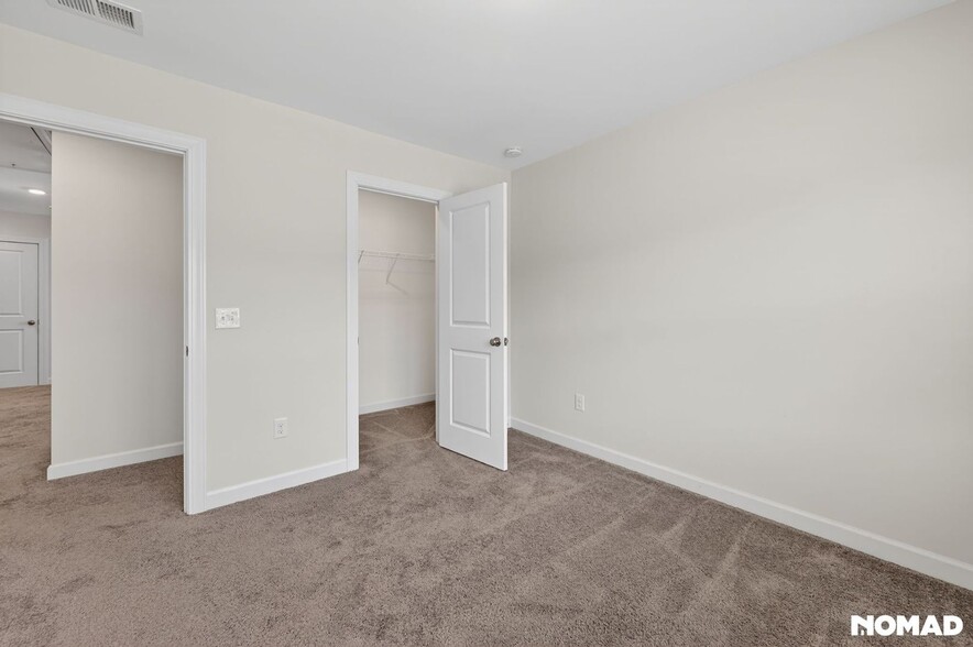 Building Photo - 121 White Stone Pl