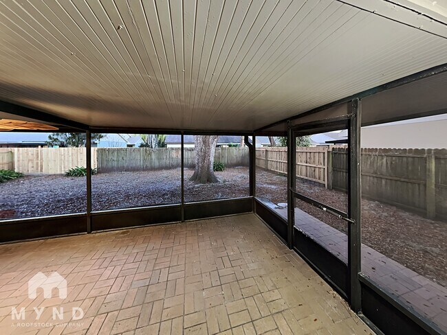 Building Photo - 2030 Shadow Pine Dr