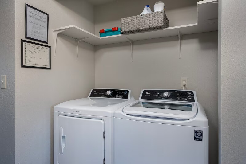 Building Photo - 1430 3rd Ave E