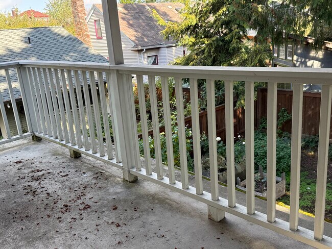 Building Photo - 1422 SE 34th Ave