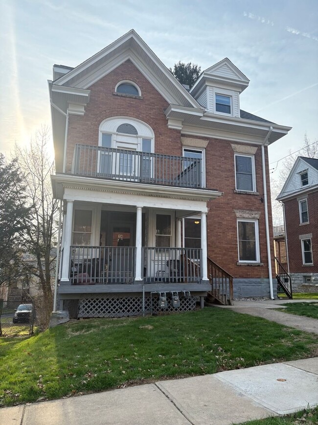 Building Photo - The Bryant House