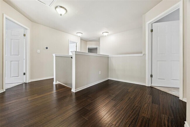 Building Photo - 2212 Clover Ridge Dr