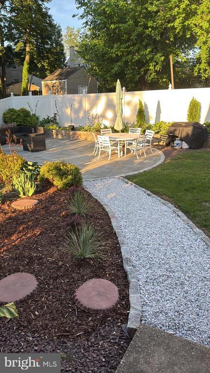 Building Photo - 9006 Linton St