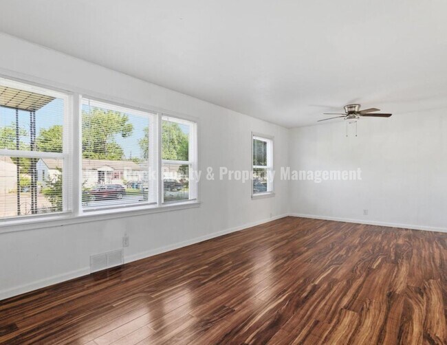 Building Photo - 4341 N Iroquois Ave