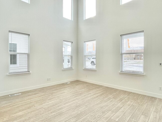 Building Photo - Gorgeous Townhome at Mountain Ridge!