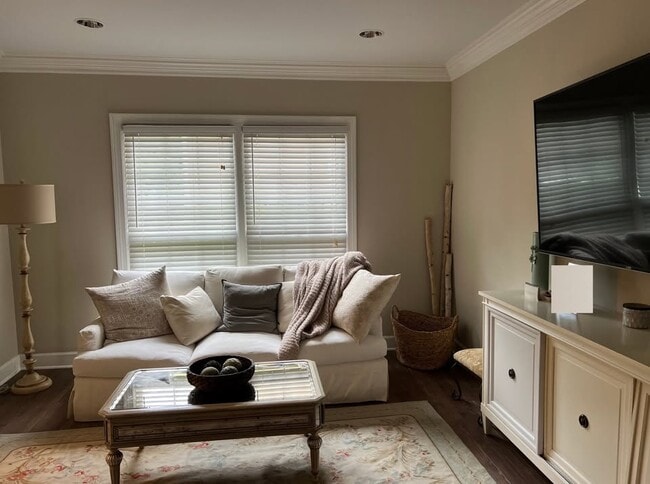 Building Photo - 23 Mt Vernon Cir