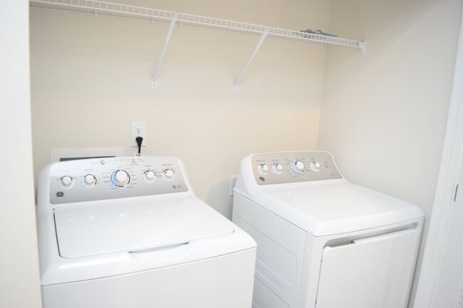 Building Photo - Modern 3-Bedroom Townhouse with Garage & Private Patio