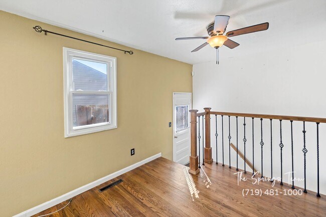 Building Photo - CUTE 3BD RANCHER WITH CHARACTER IN CENTRAL COLORADO SPRINGS - Security Deposit Waiver Available