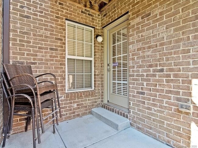 Building Photo - 660 Penn St