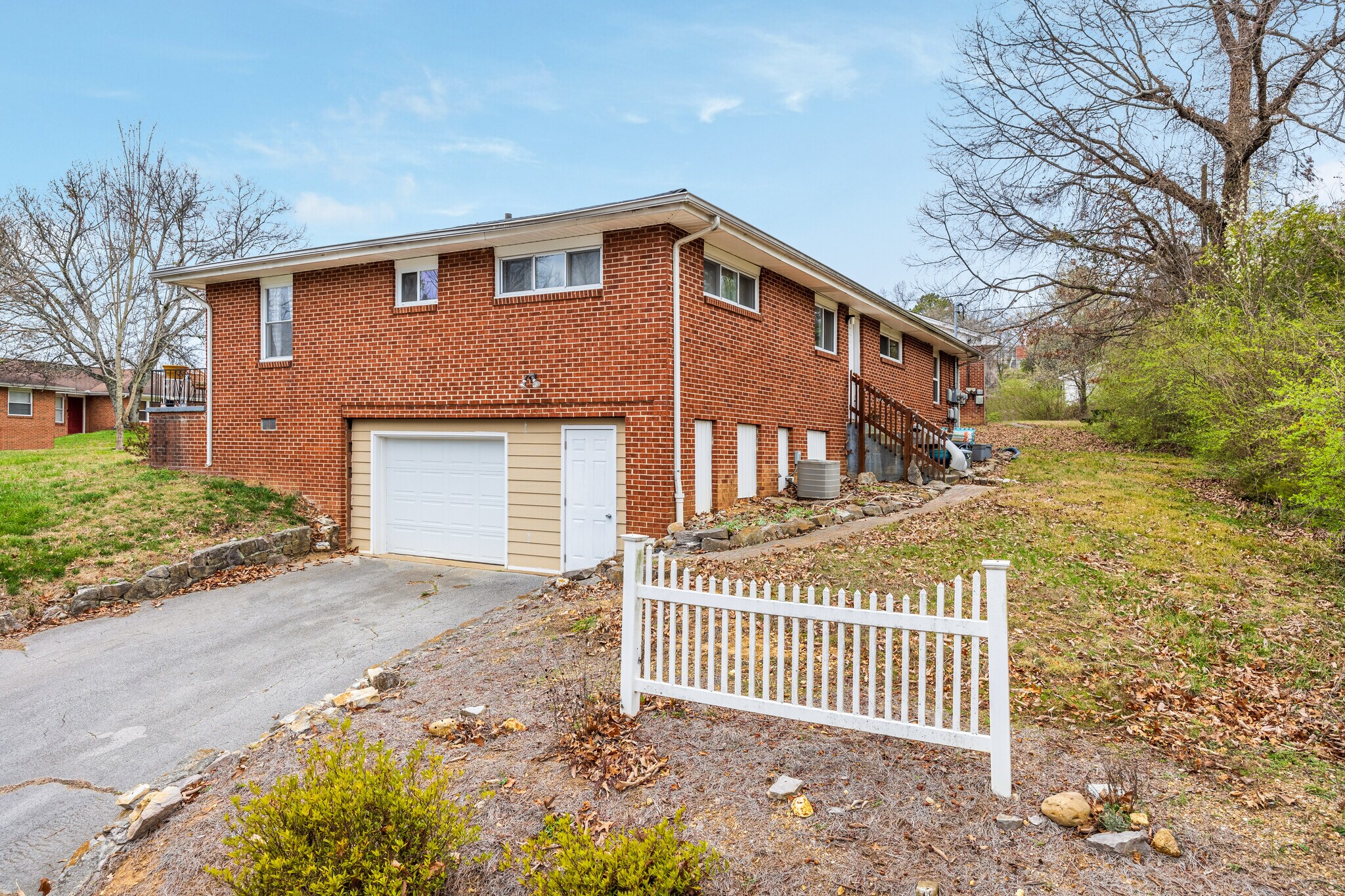 Building Photo - 303 Wygoda Cir