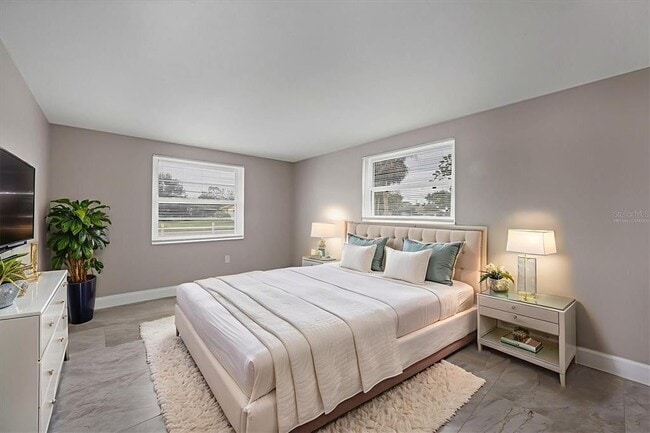 Building Photo - 880 Queen Rd