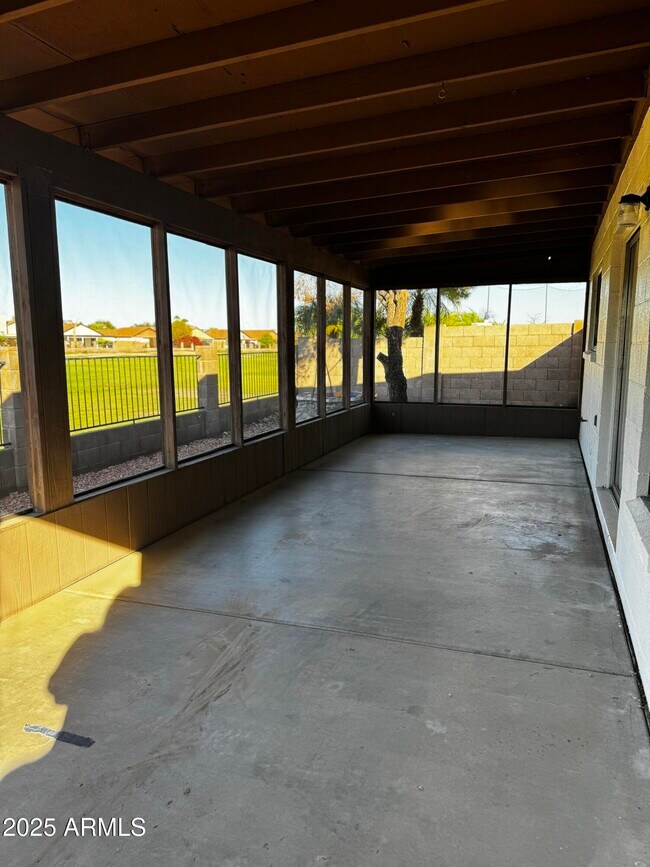 Building Photo - 10830 W Diana Ave