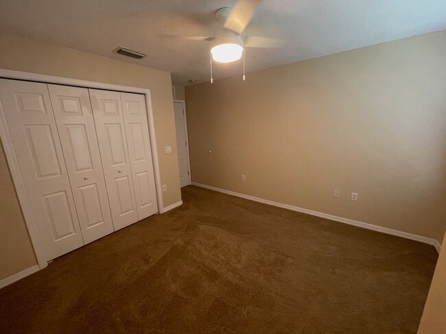 Building Photo - Beautiful 3/2 Fenced in Single Family Home...