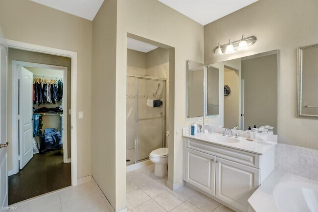 Building Photo - 3 br, 2.5 bath House - 117 E Prive Cir