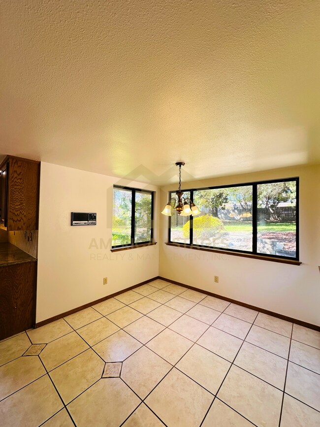 Building Photo - 1121 Pellham Dr