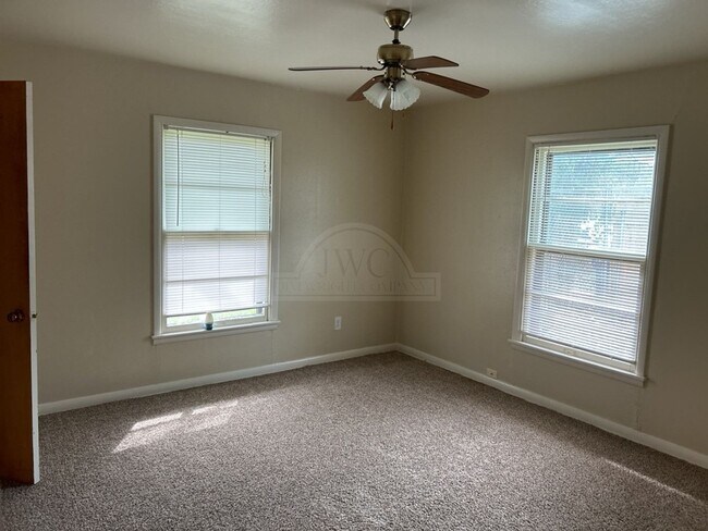 Building Photo - 408 Allen St