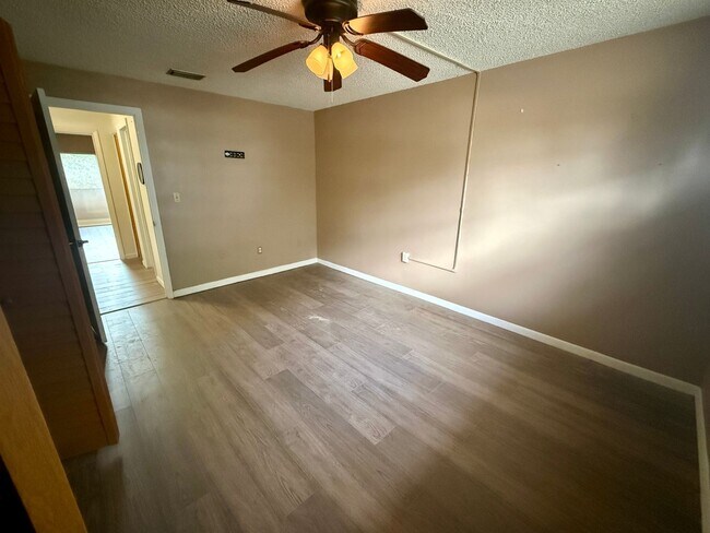 Building Photo - ROYAL OAK TOWNHOUSE