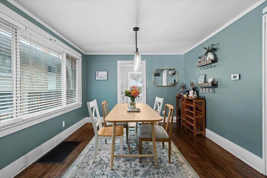 Building Photo - 575 E Lewiston Ave