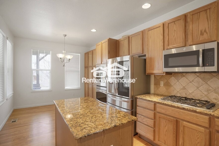 Building Photo - 21023 E Jefferson Cir