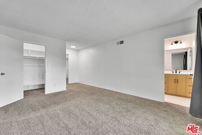 Building Photo - 3107 Hodler Dr