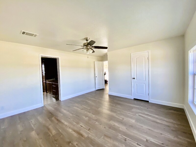 Building Photo - 415 Mostyn Ln