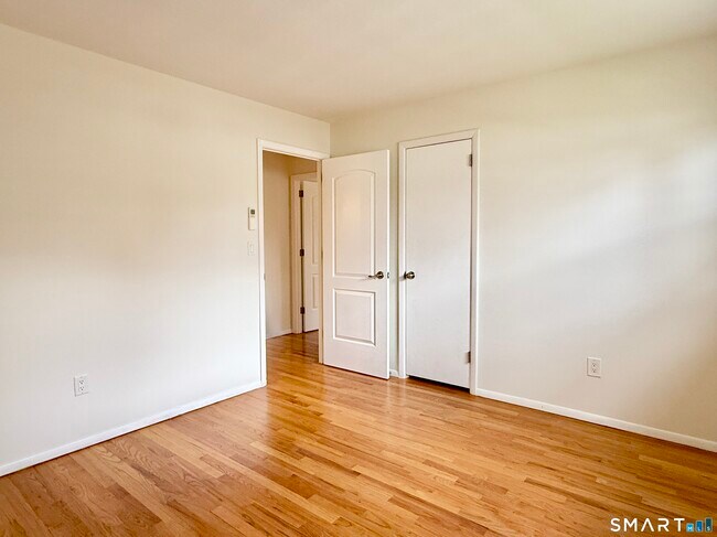 Building Photo - 47 Fuller Dr