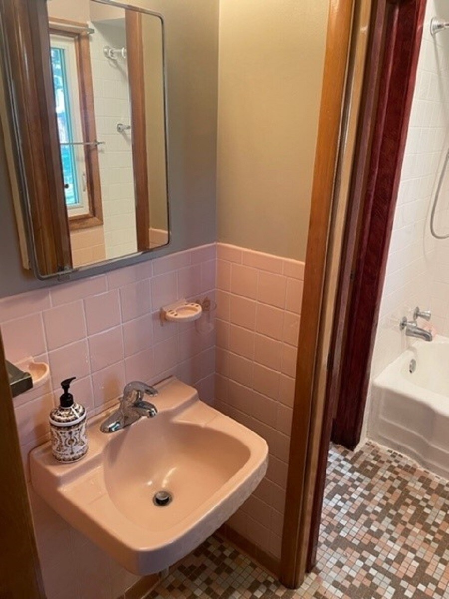 Building Photo - 401 Rhode Island Ave S