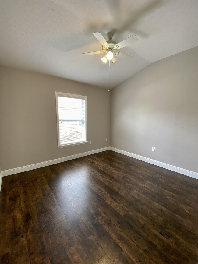 Building Photo - 1343 Broken Oak Dr