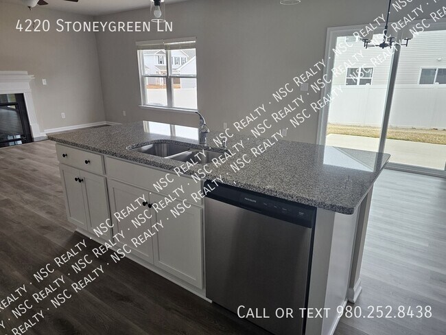 Building Photo - 4220 Stoneygreen Ln