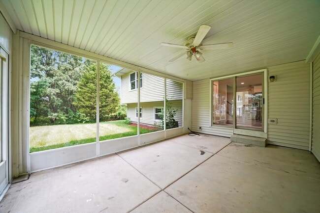 Building Photo - 1668 Hidden Valley Dr