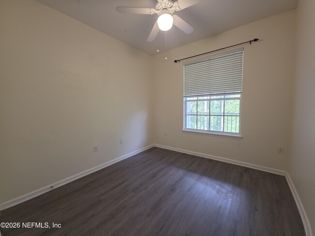 Building Photo - 10550 Baymeadows Rd