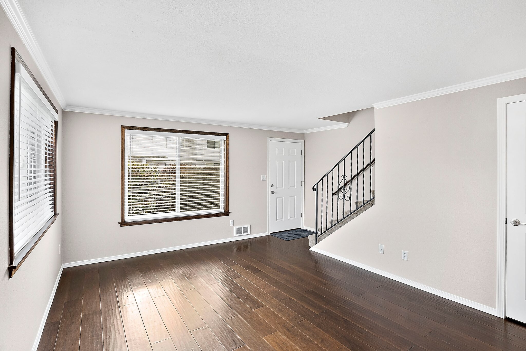 Building Photo - 1016 9th St SE