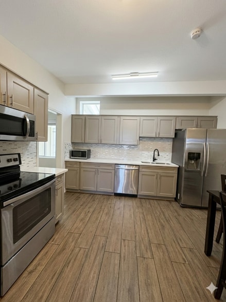 Building Photo - 1595 Palma Vista Ave