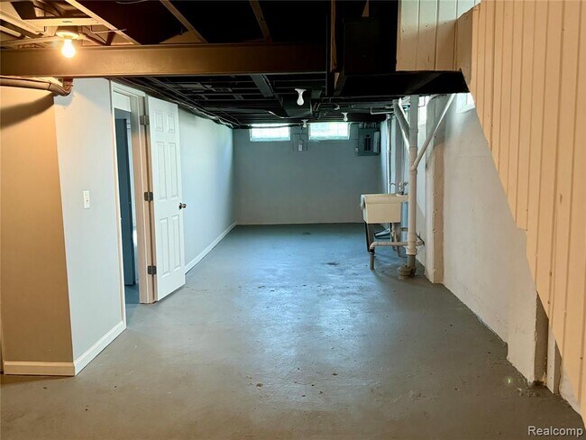Building Photo - 1010 Larkmoor Blvd