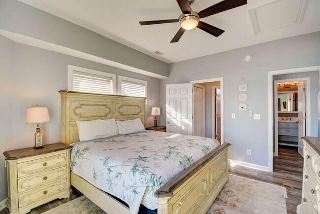 Building Photo - Oceanfront- Pet Friendly- Fully Furnished-...