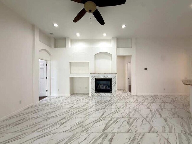 Building Photo - 9512 Greenpointe Dr