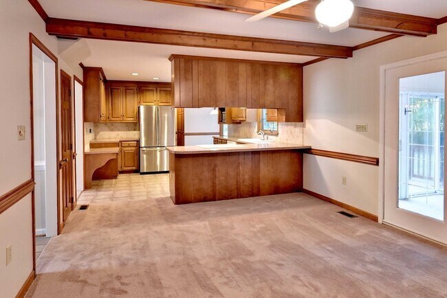 Building Photo - Beautiful Home on Quiet Cul-de-sac