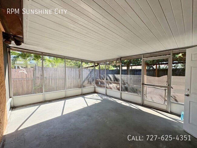Building Photo - 849 15th Ave SW